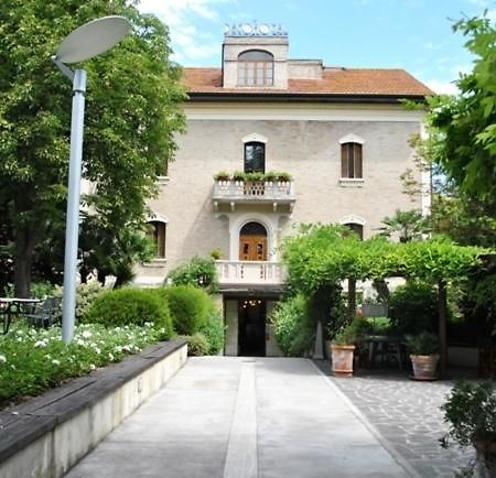 Deco Hotel بيرودجا المظهر الخارجي الصورة